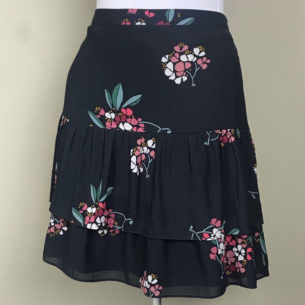 Loft Dark Gray Floral Tiered Mini Skirt Size 2